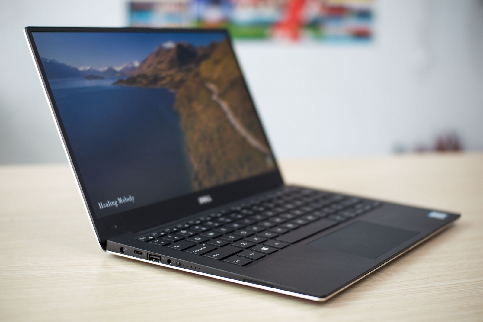 Hình ảnh laptop xách tay dell xps 13 9350 mỏng nhẹ mạnh mẽ và đẳng cấp